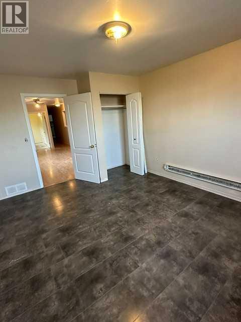 305 2 Avenue E - 5