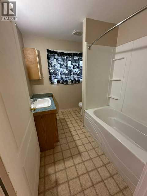 305 2 Avenue E - 7