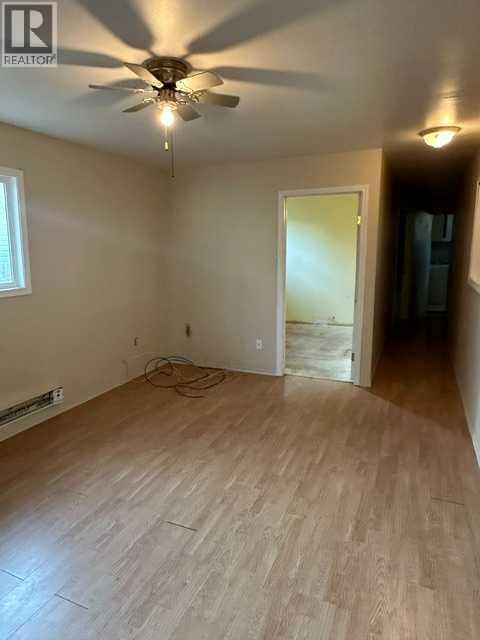 305 2 Avenue E - 2