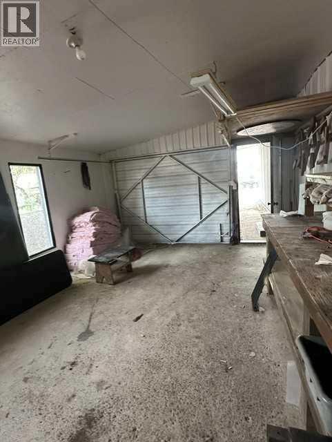 305 2 Avenue E - 16