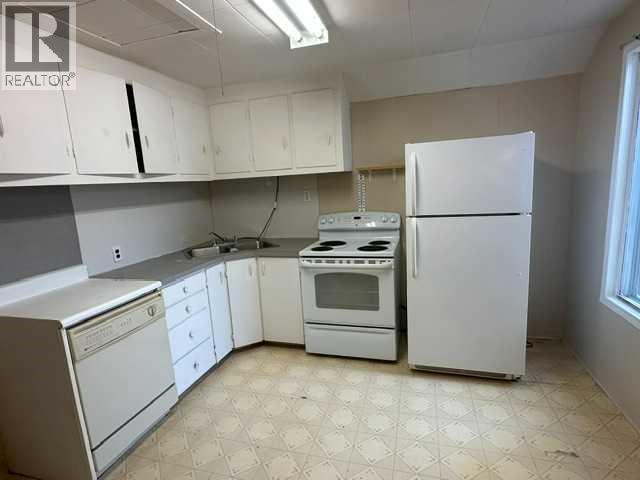 305 2 Avenue E - 10