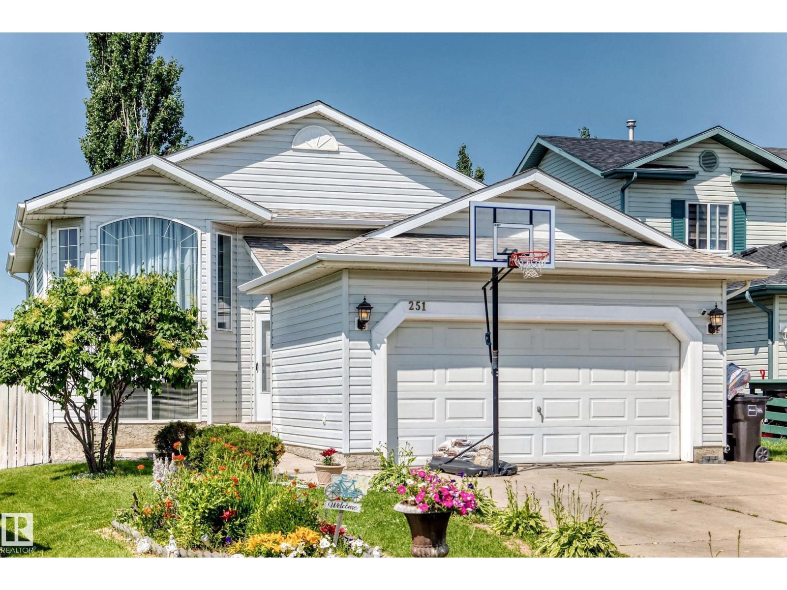 251 DUNVEGAN RD NW - 1