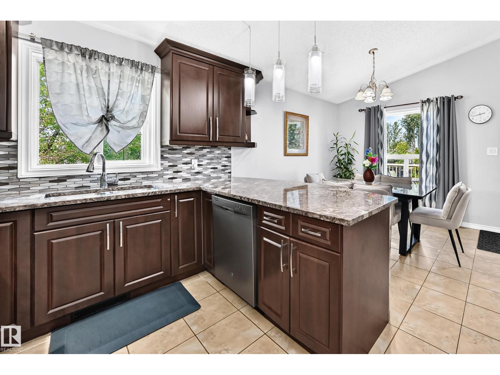 251 DUNVEGAN RD NW - 11