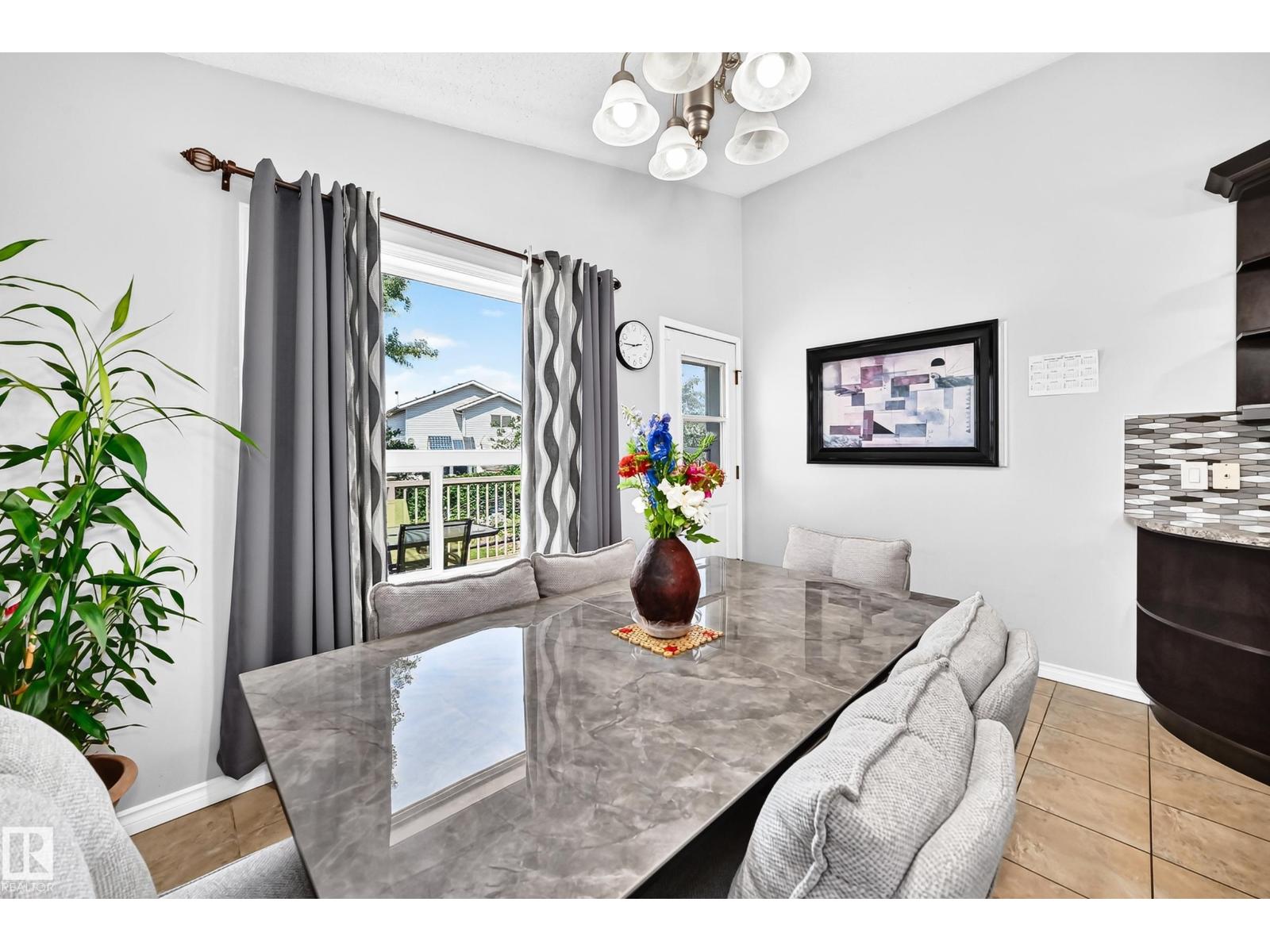 251 DUNVEGAN RD NW - 12