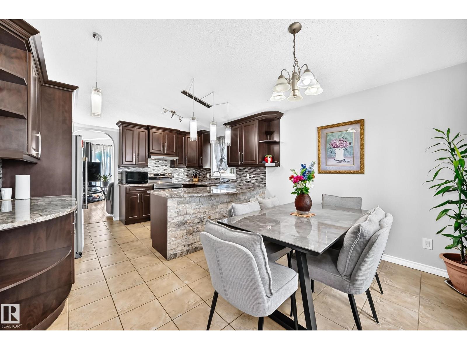 251 DUNVEGAN RD NW - 13