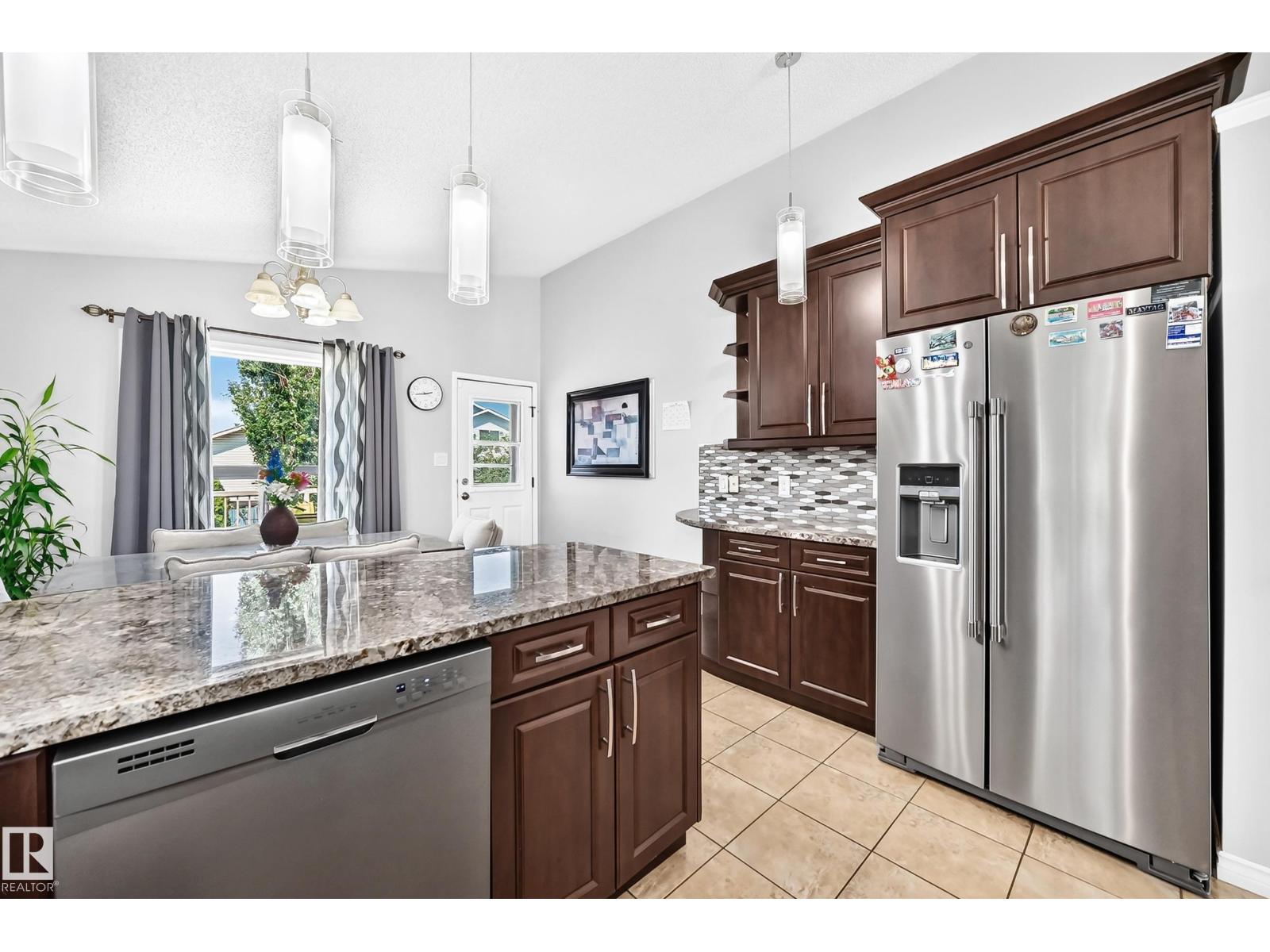 251 DUNVEGAN RD NW - 14