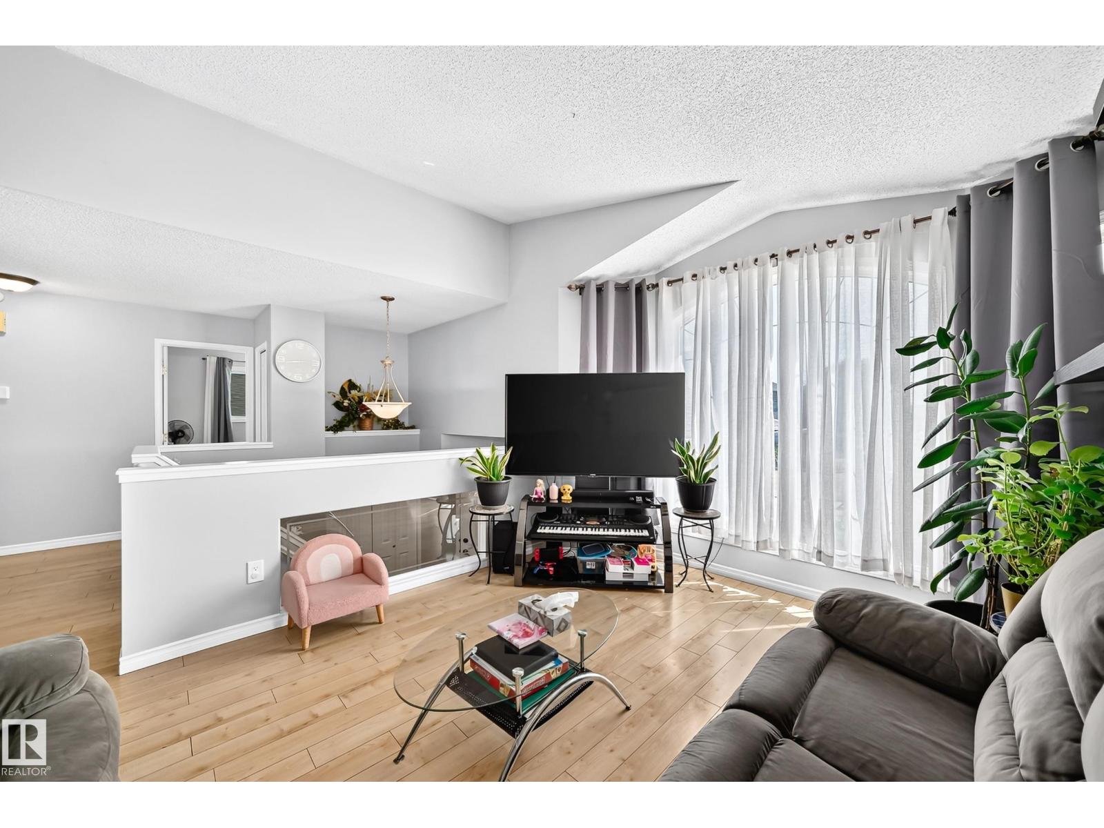 251 DUNVEGAN RD NW - 16