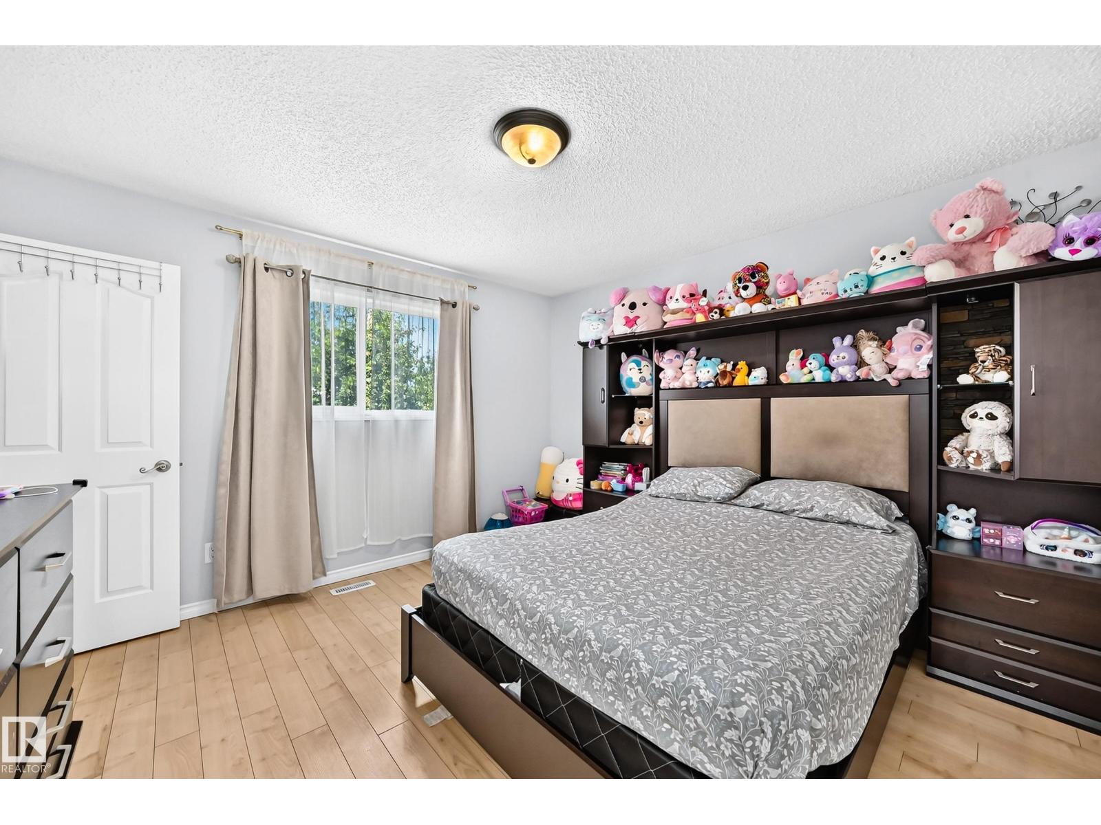 251 DUNVEGAN RD NW - 18