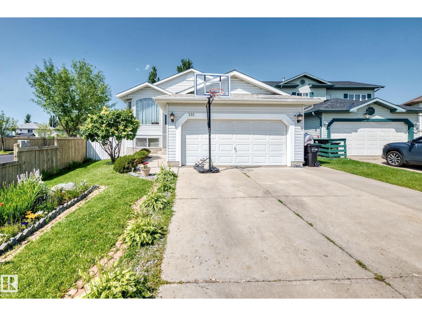 251 DUNVEGAN RD NW - 2