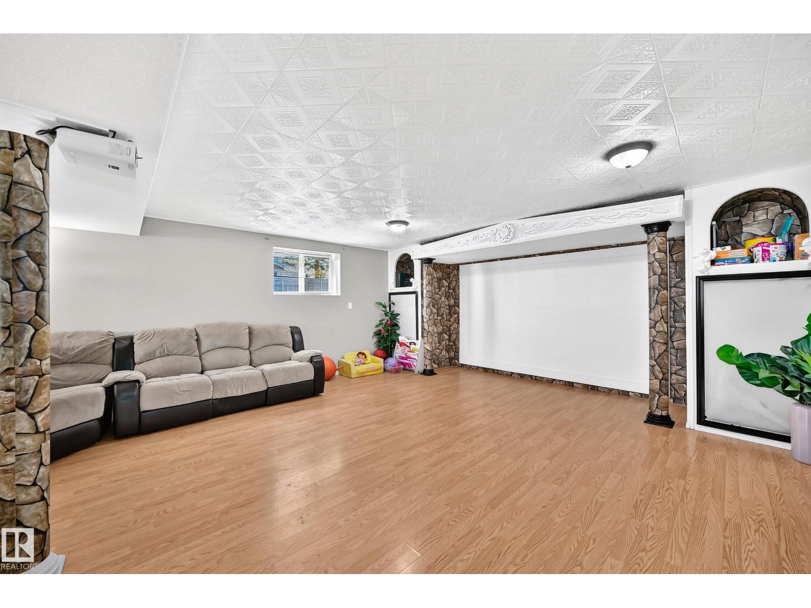 251 DUNVEGAN RD NW - 26