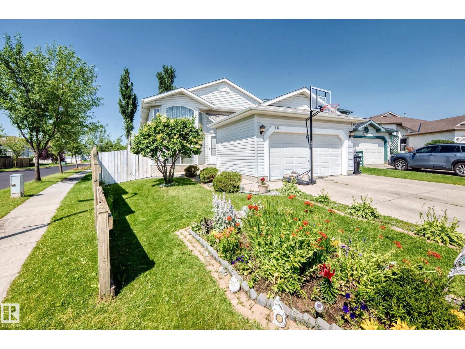 251 DUNVEGAN RD NW - 3