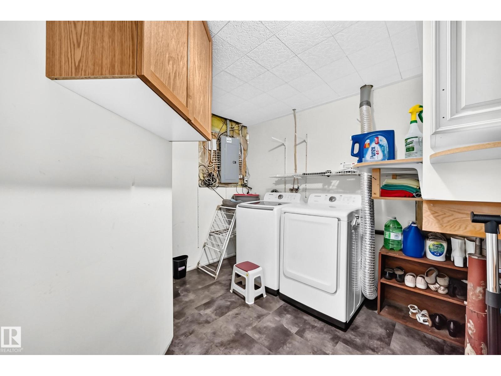 251 DUNVEGAN RD NW - 34