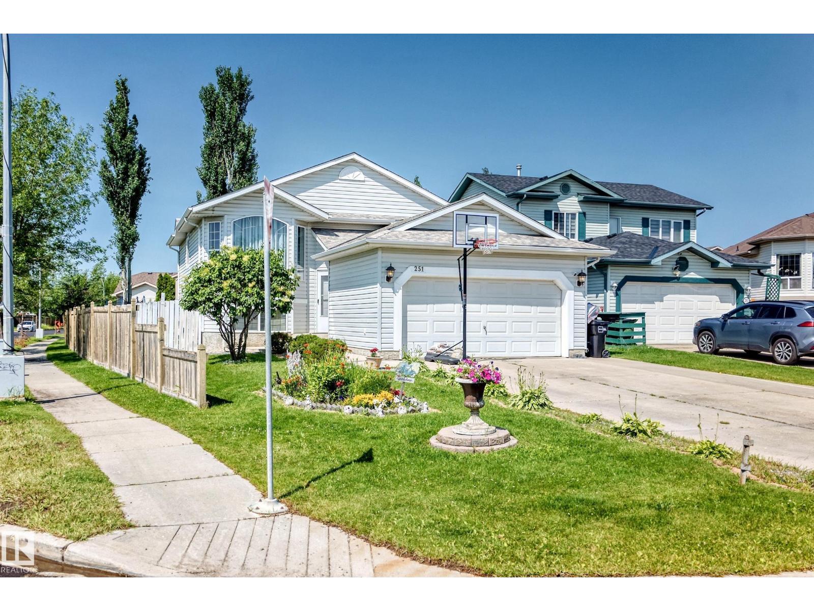 251 DUNVEGAN RD NW - 4