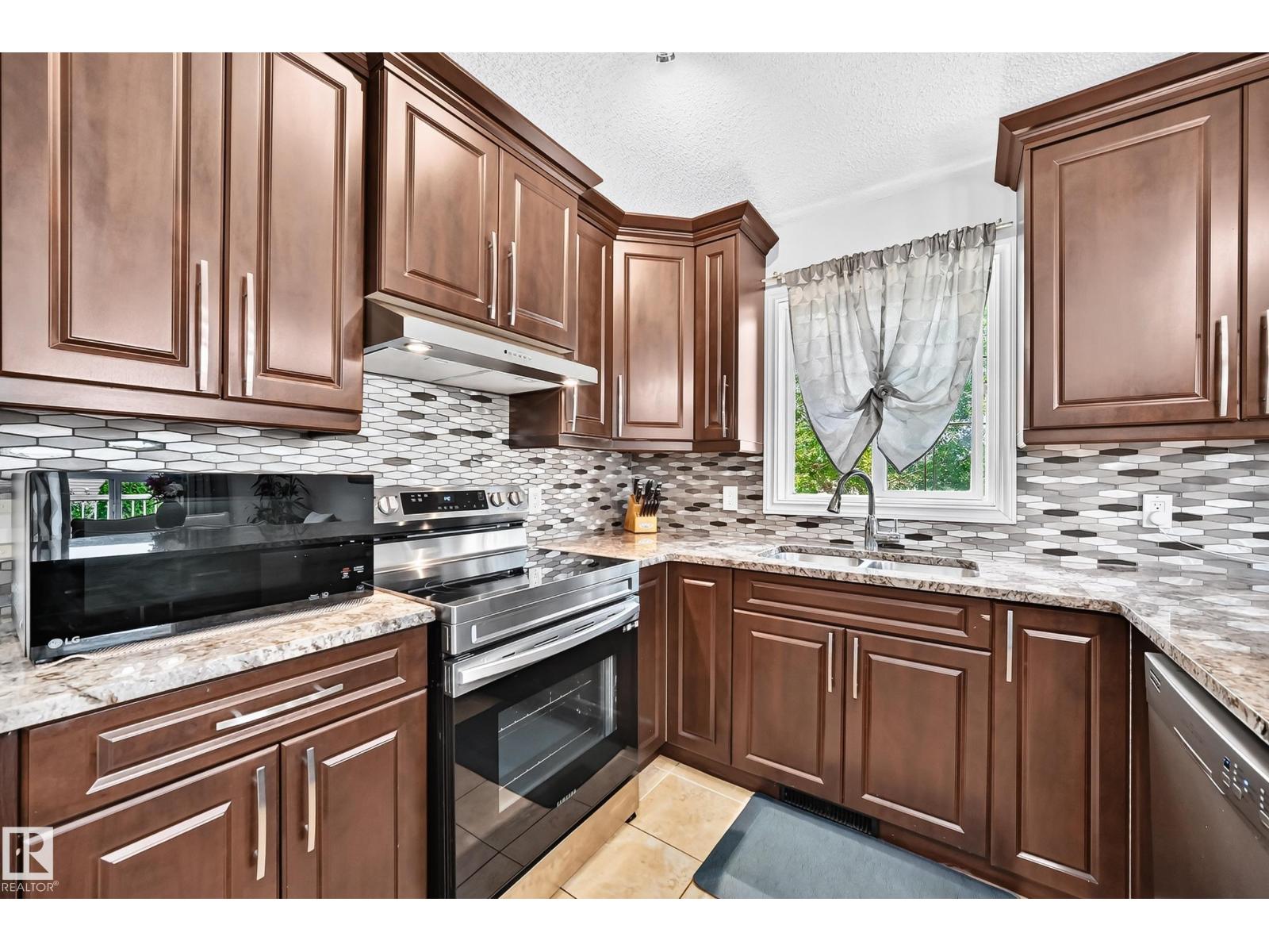 251 DUNVEGAN RD NW - 7