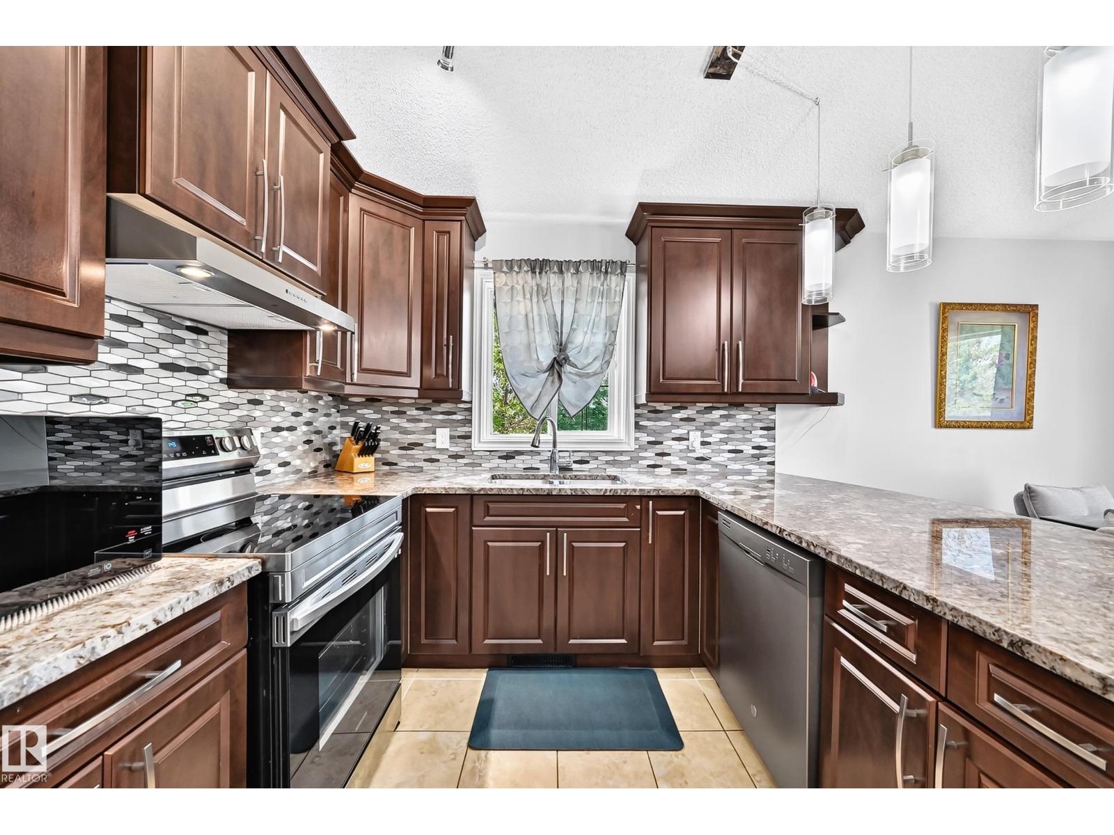251 DUNVEGAN RD NW - 8