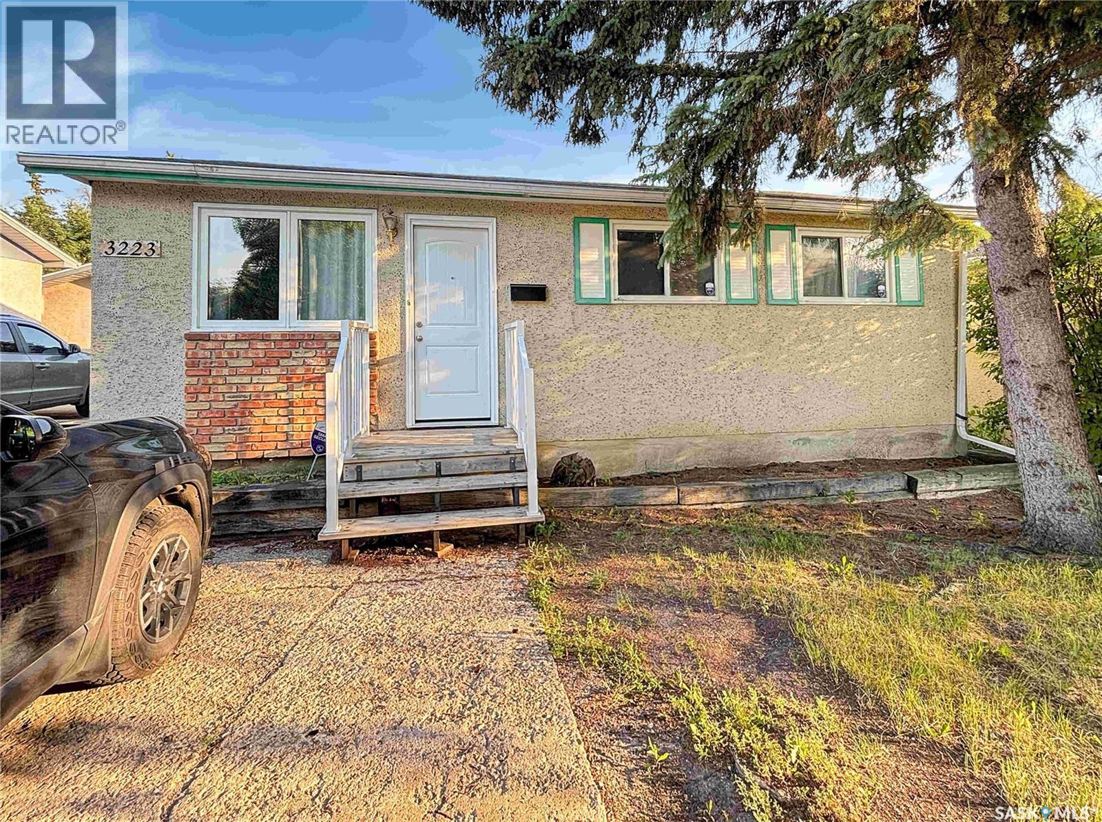 3223 Maxwell STREET - 1