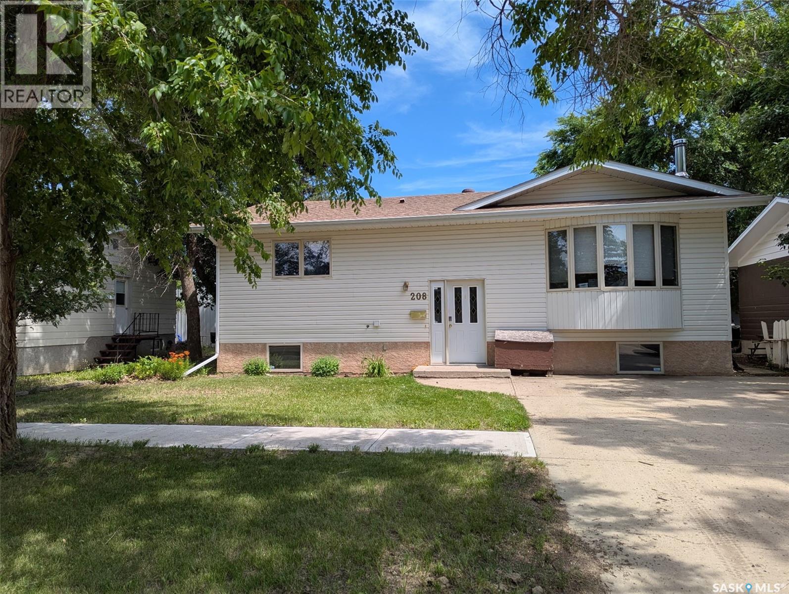 208 Herbert STREET - 1
