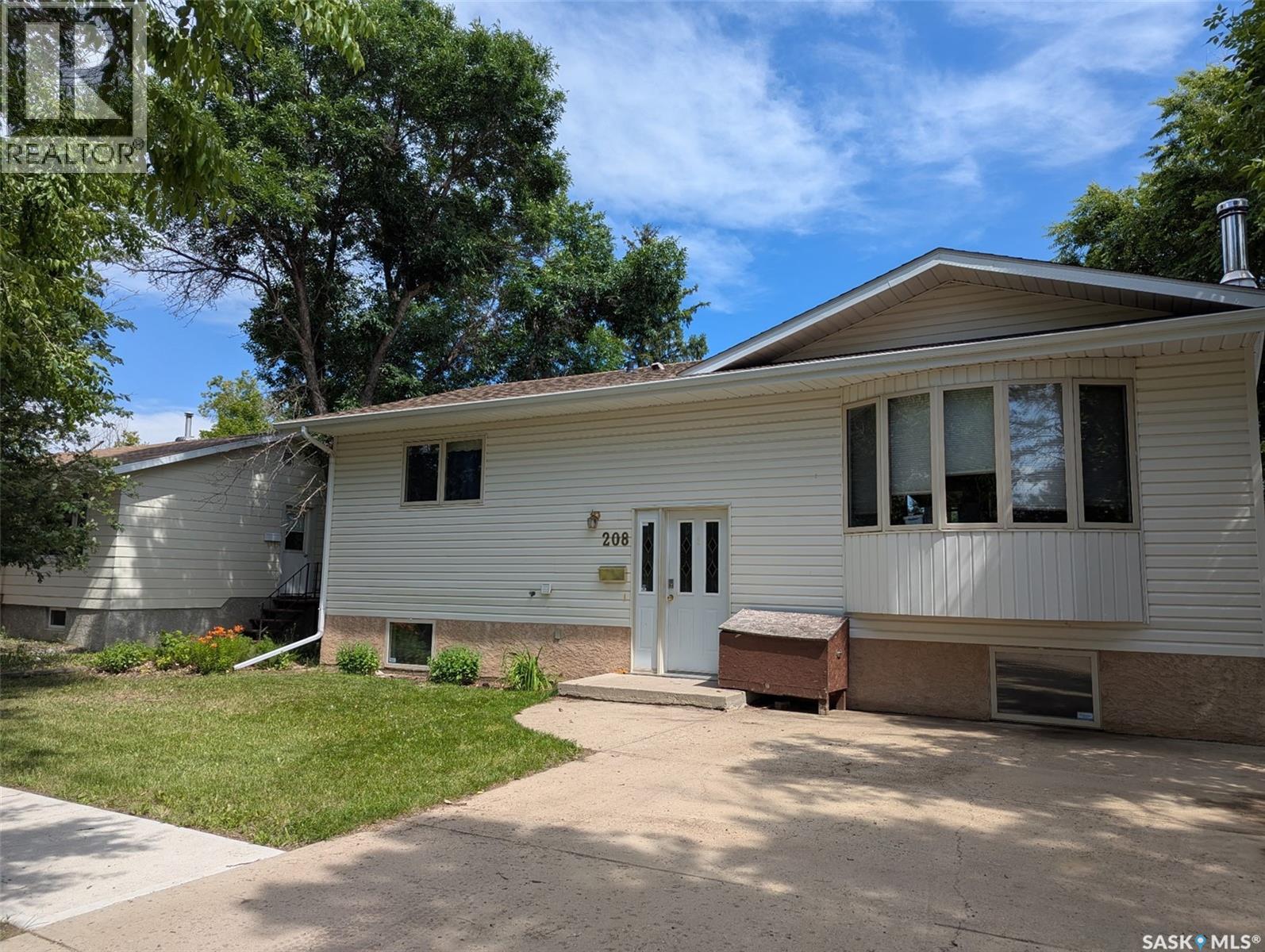 208 Herbert STREET - Image 2