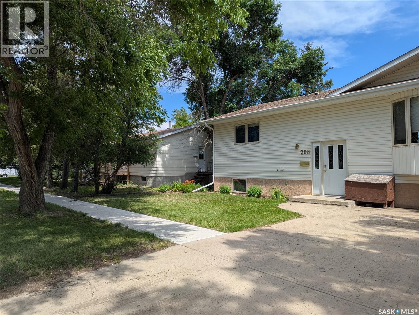 208 Herbert STREET - Image 3