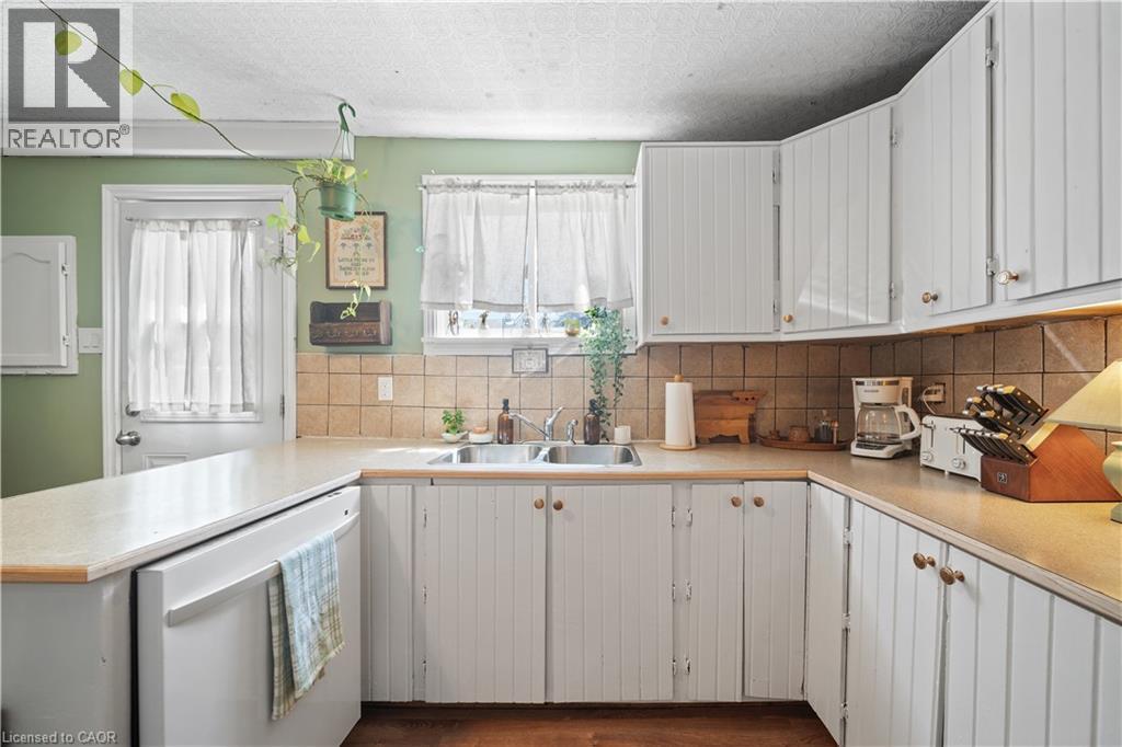 95 KING Street W - 16