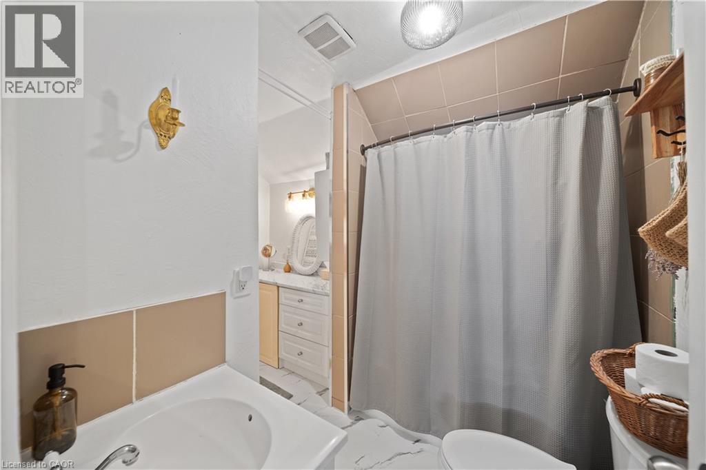 95 KING Street W - 18