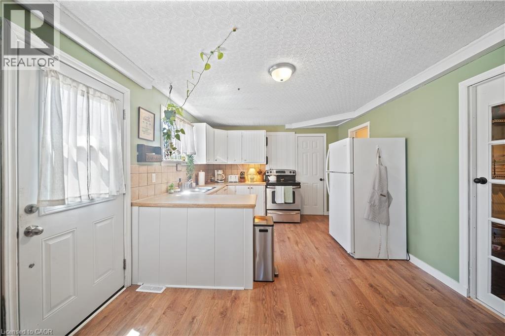 95 KING Street W - 12
