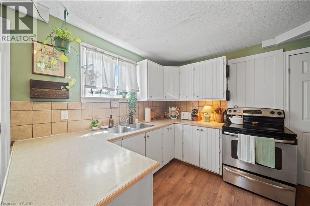 95 KING Street W - 13