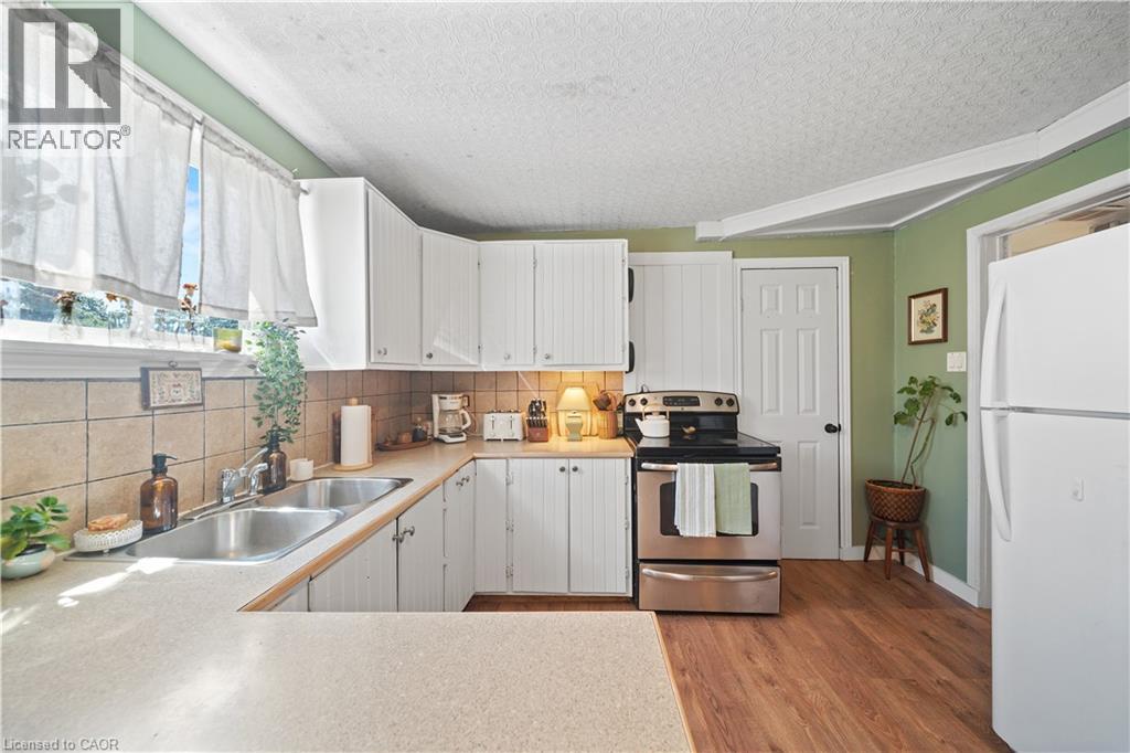 95 KING Street W - 14