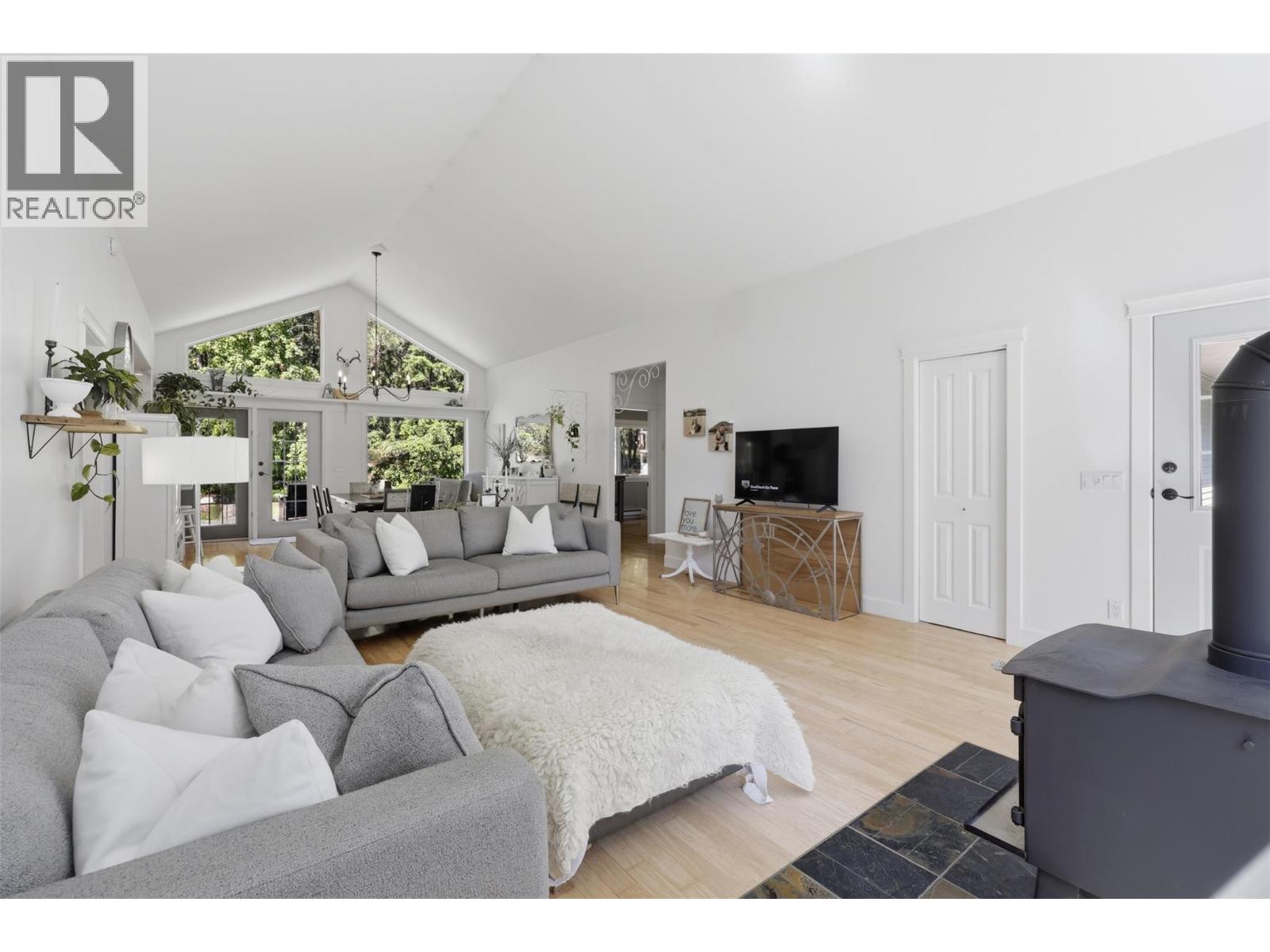 4685 KAMLOOPS VERNON Highway - 15