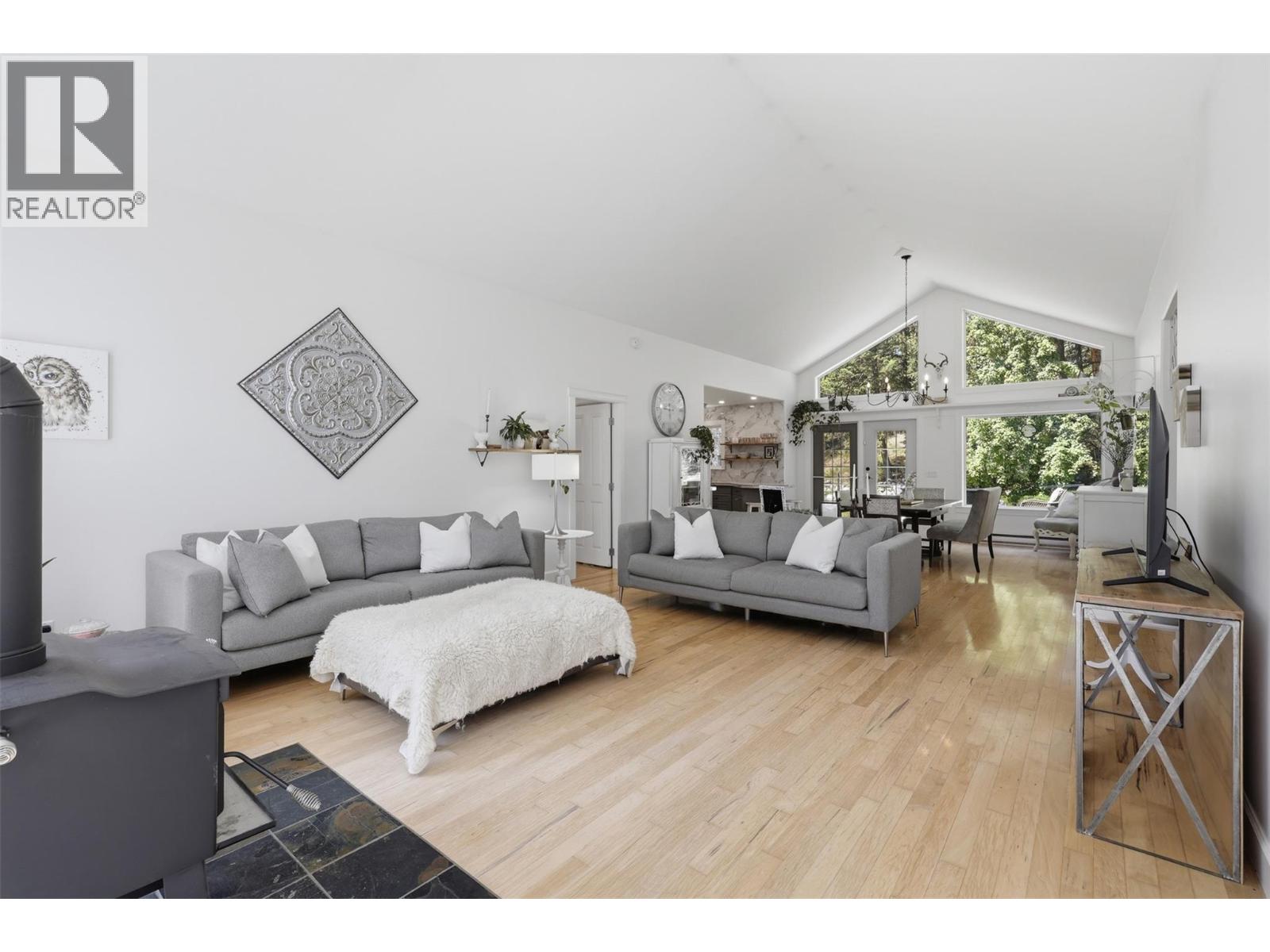 4685 KAMLOOPS VERNON Highway - 16