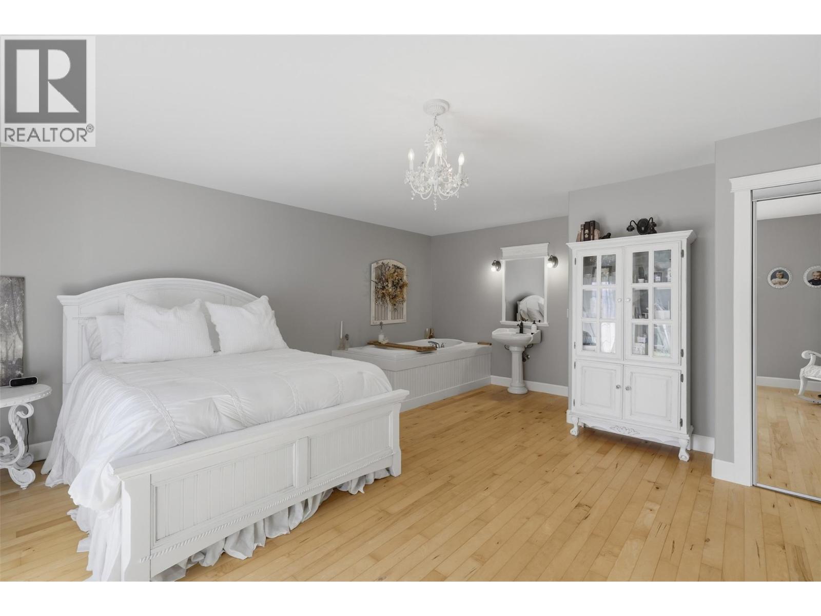 4685 KAMLOOPS VERNON Highway - 26