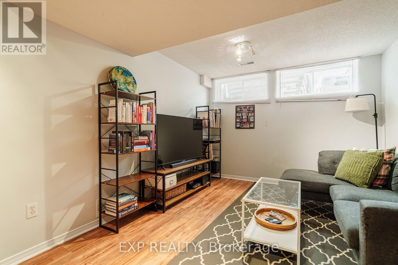 2010 SCULLY WAY - 24