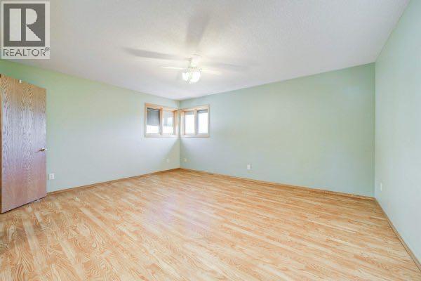 23 Niska Place W - 25