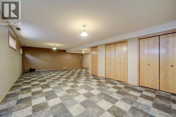 23 Niska Place W - 33