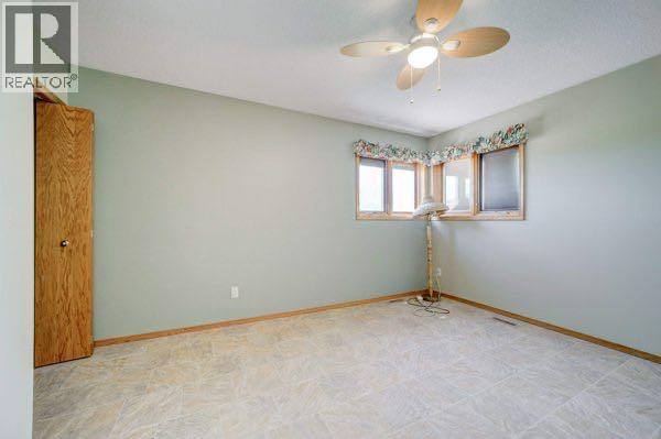 23 Niska Place W - 28