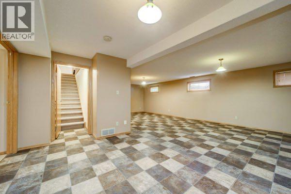 23 Niska Place W - 30