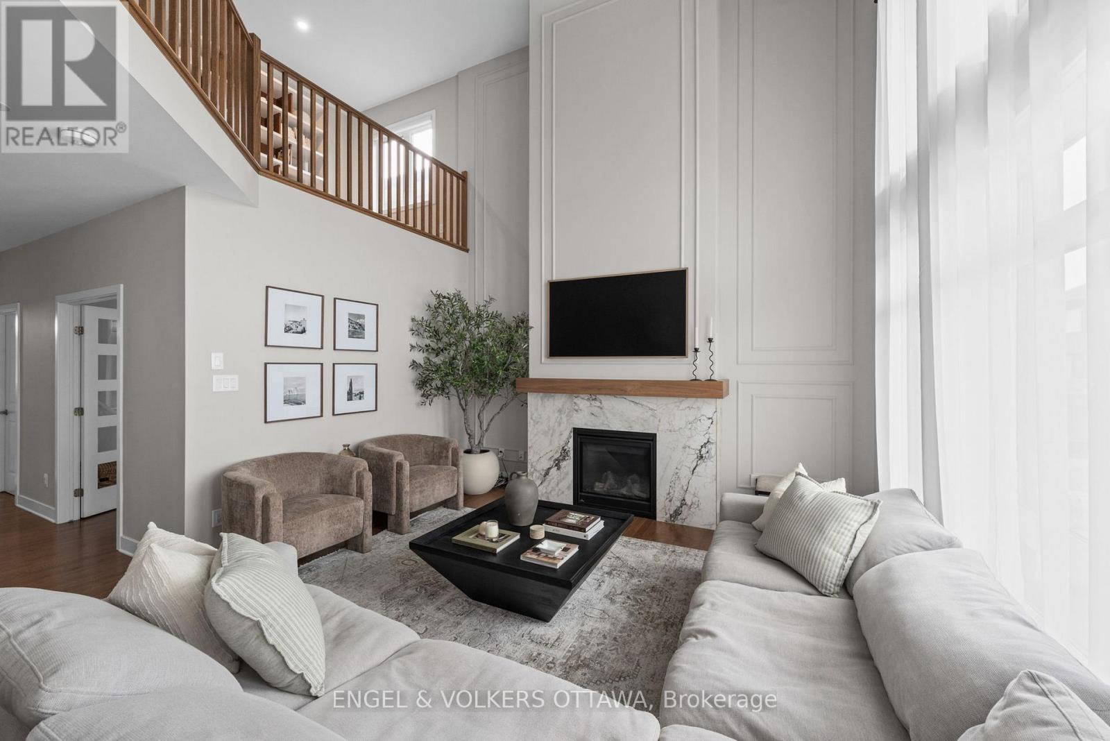 351 SHUTTLEWORTH DRIVE - 11