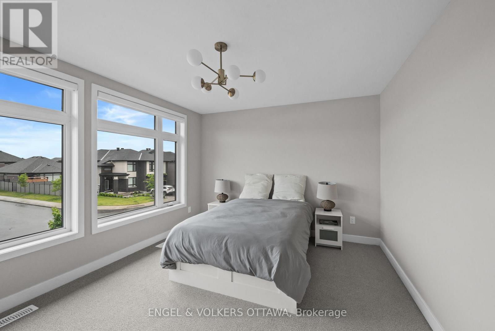 351 SHUTTLEWORTH DRIVE - 33