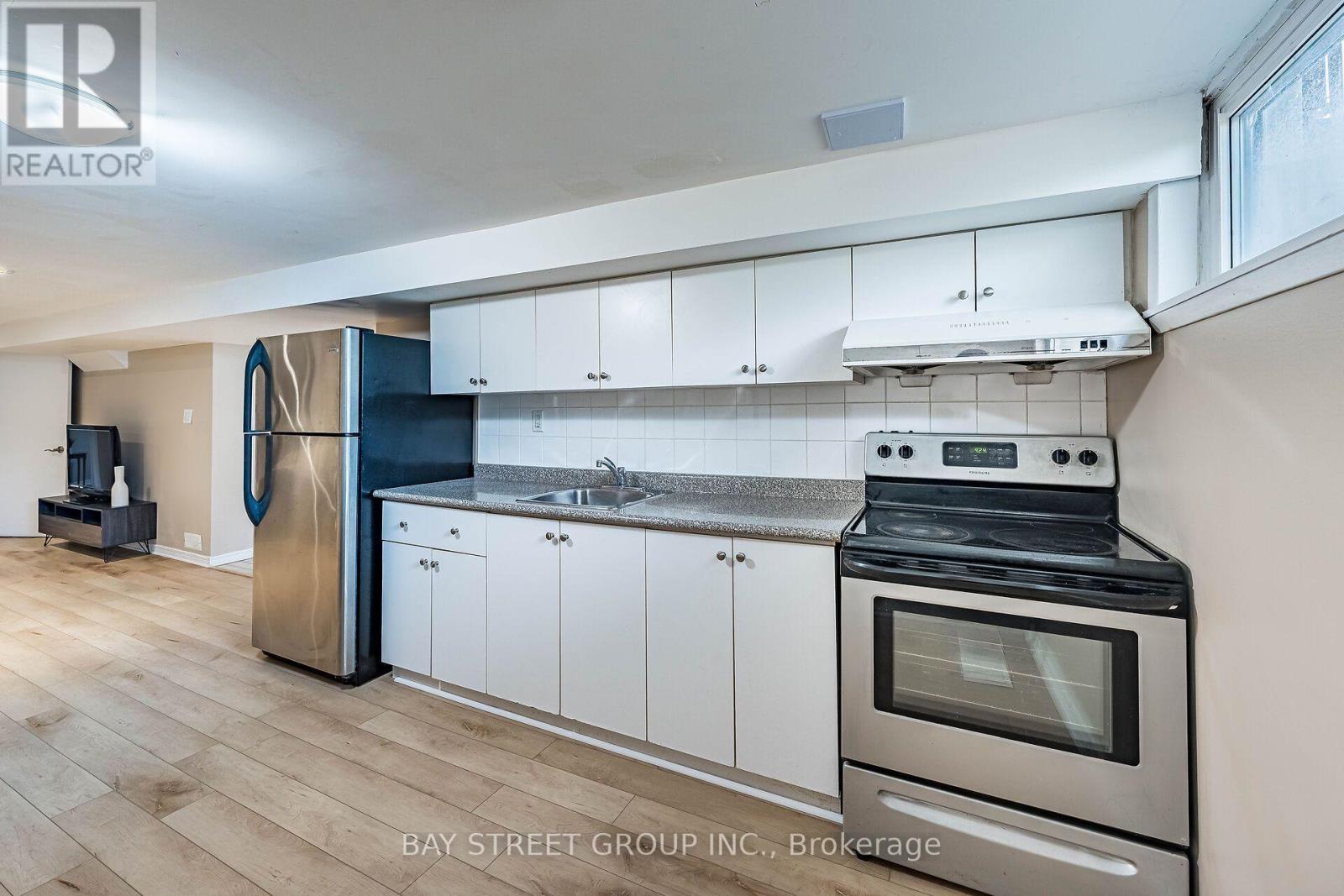 88 FREY CRESCENT - 34
