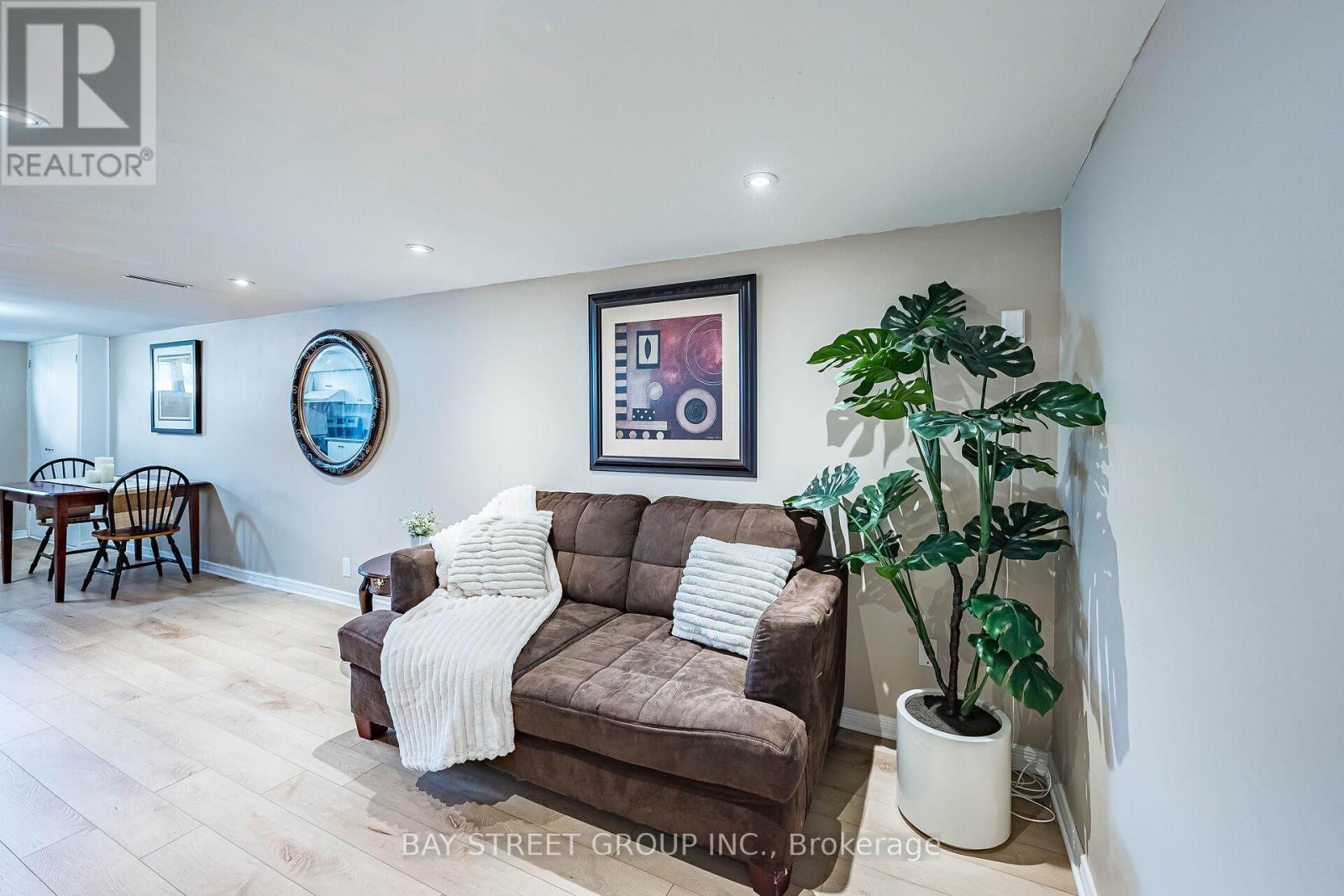 88 FREY CRESCENT - 38