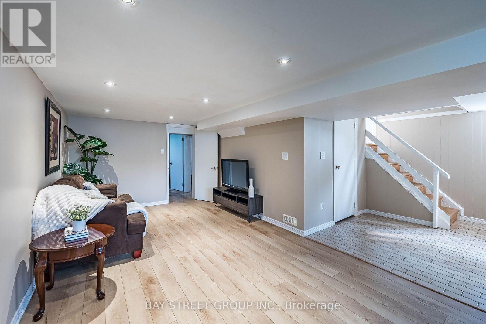 88 FREY CRESCENT - 36