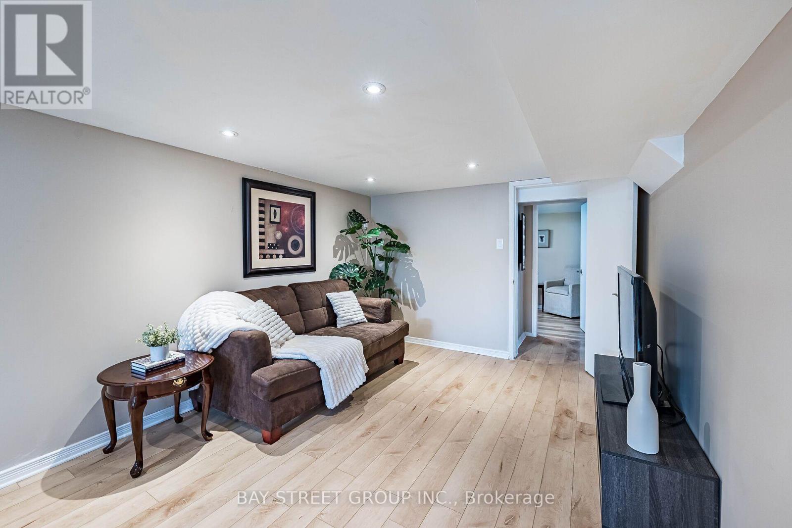 88 FREY CRESCENT - 37