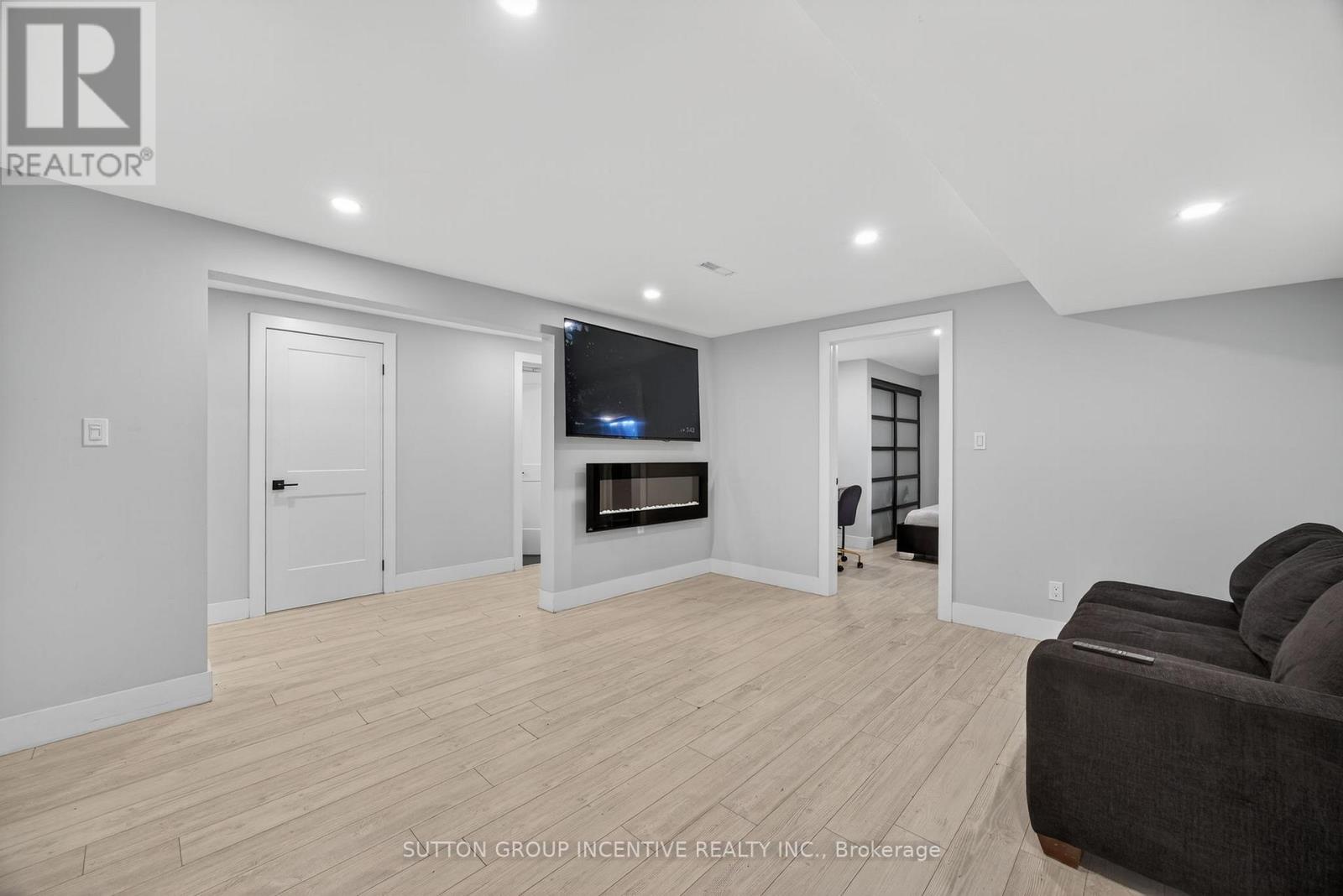 211 MOON POINT DRIVE - 16