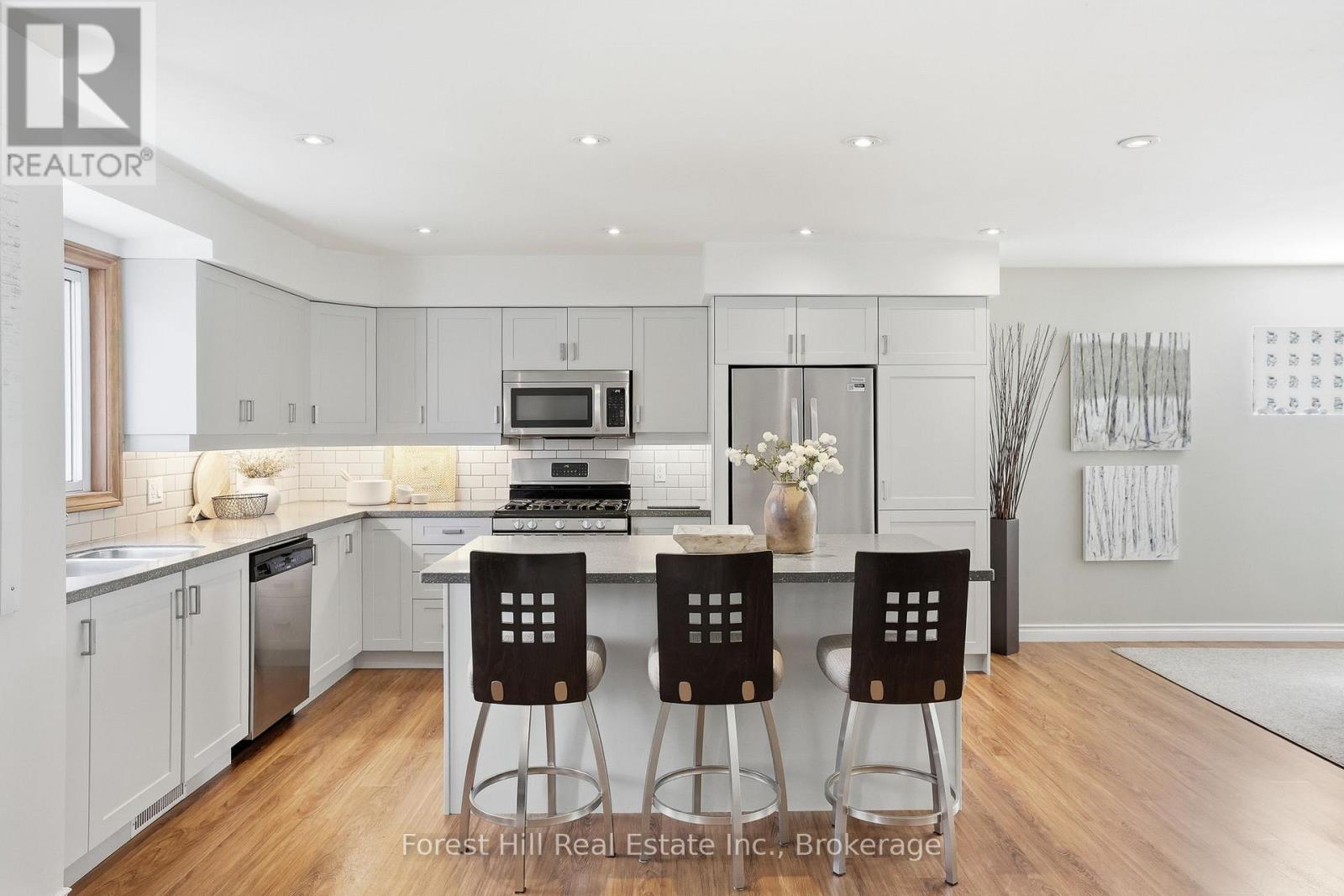 81 ST LAWRENCE STREET - 10