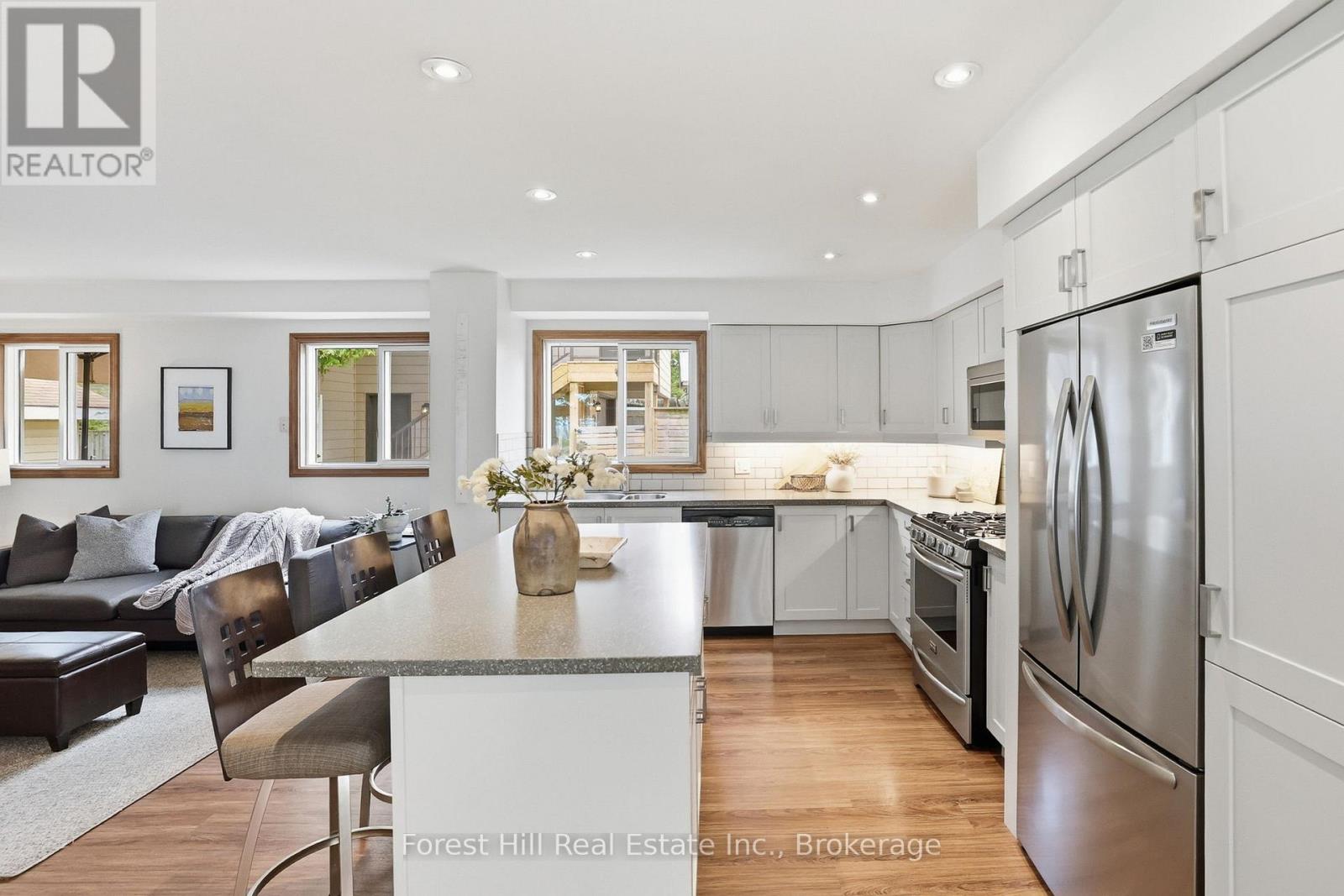 81 ST LAWRENCE STREET - 11