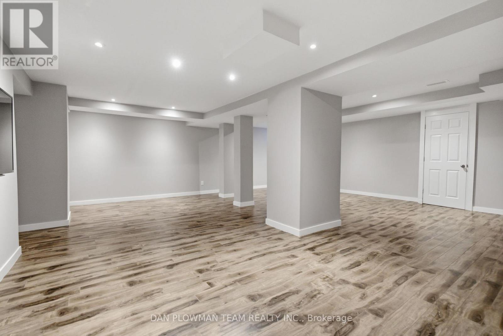 23 ELMEROY COURT - 32