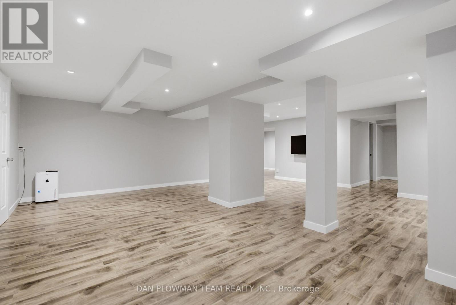 23 ELMEROY COURT - 33