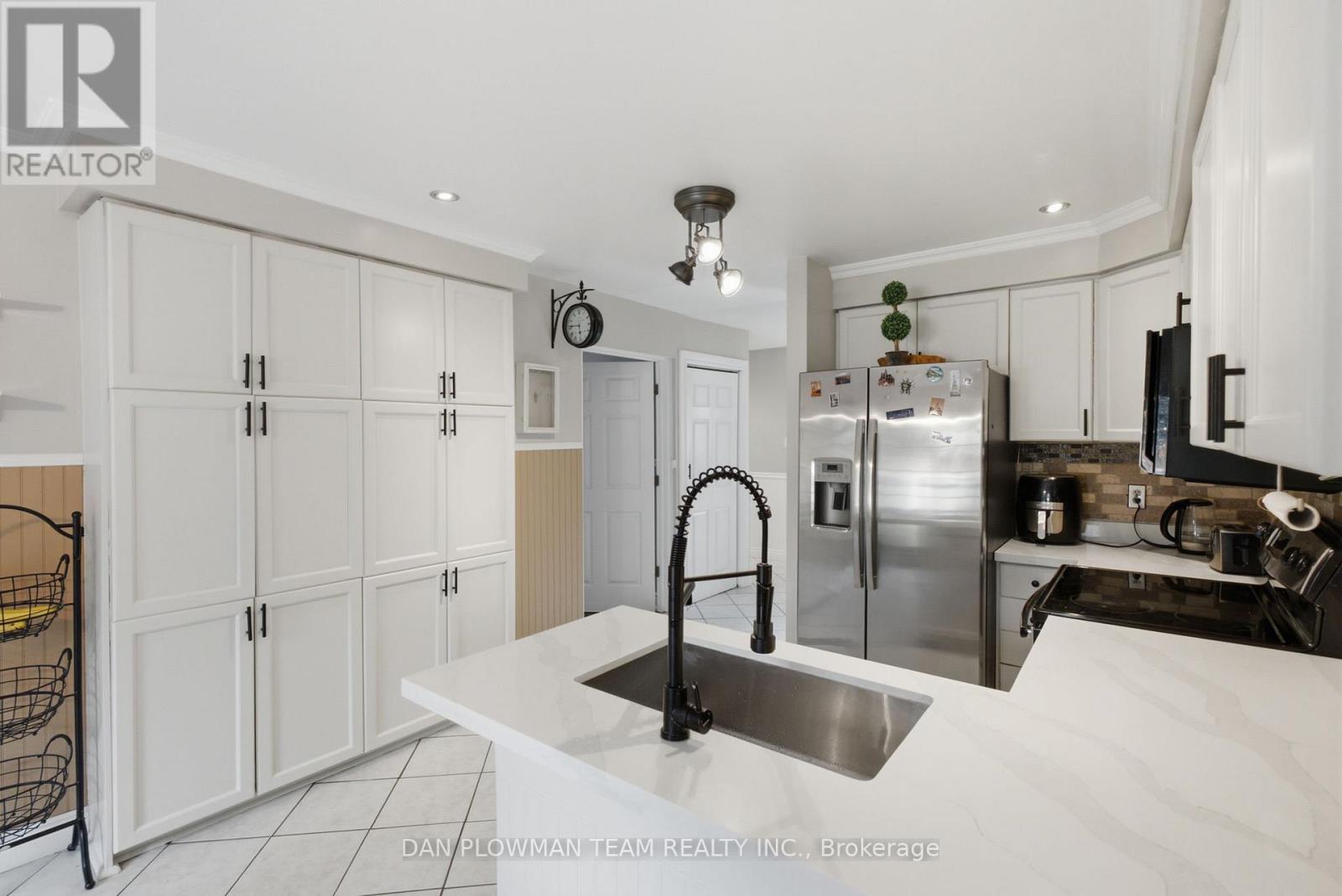 23 ELMEROY COURT - 9