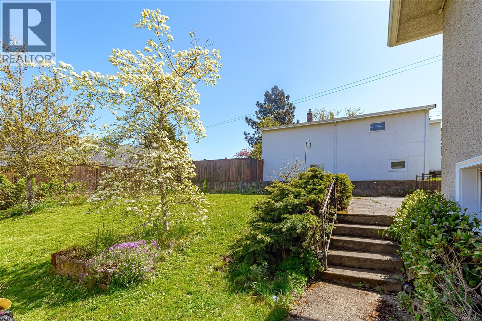 3433 Bethune Ave, Saanich