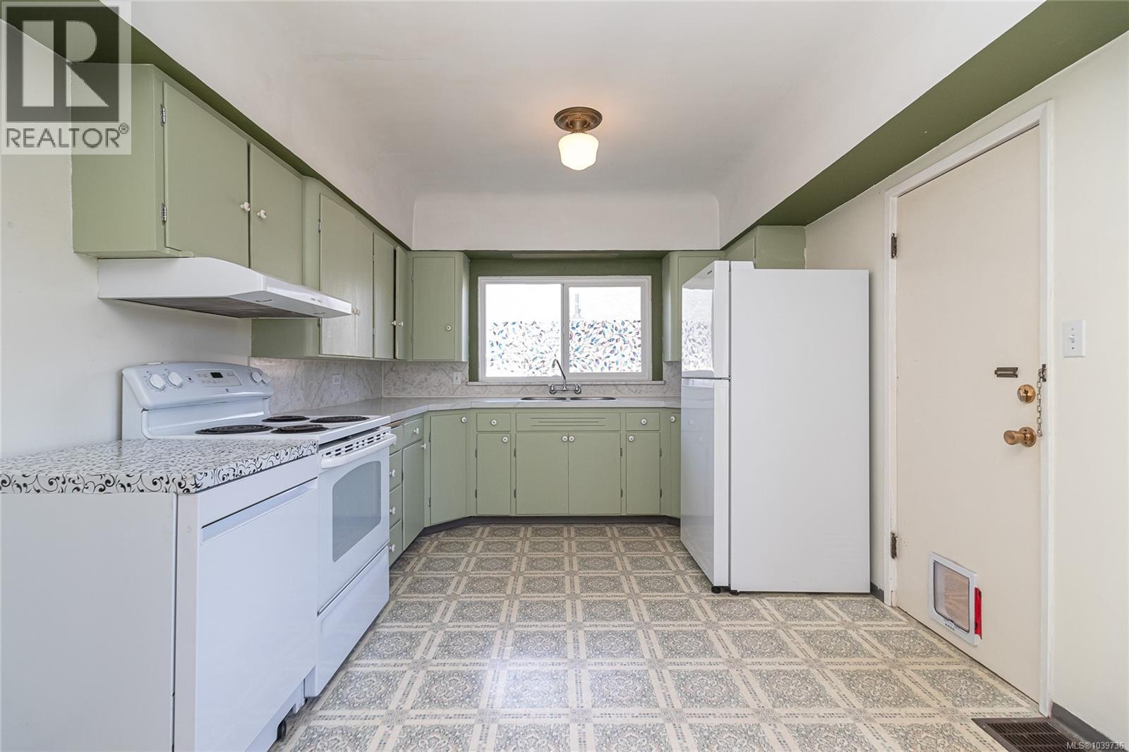 3433 Bethune Ave, Saanich